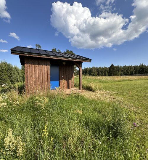 Kämpingute ühiskasutatav tualetruum Matsu talus, puhkus Peipsi järve lähedal